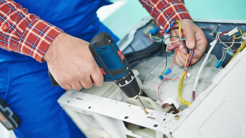 Şehzadeler Mitsubishi Mitsubishi çamaşır makinesi kart tamiri – Su almama arızası orijinal parça ile giderildi. - Teknik servis örneği